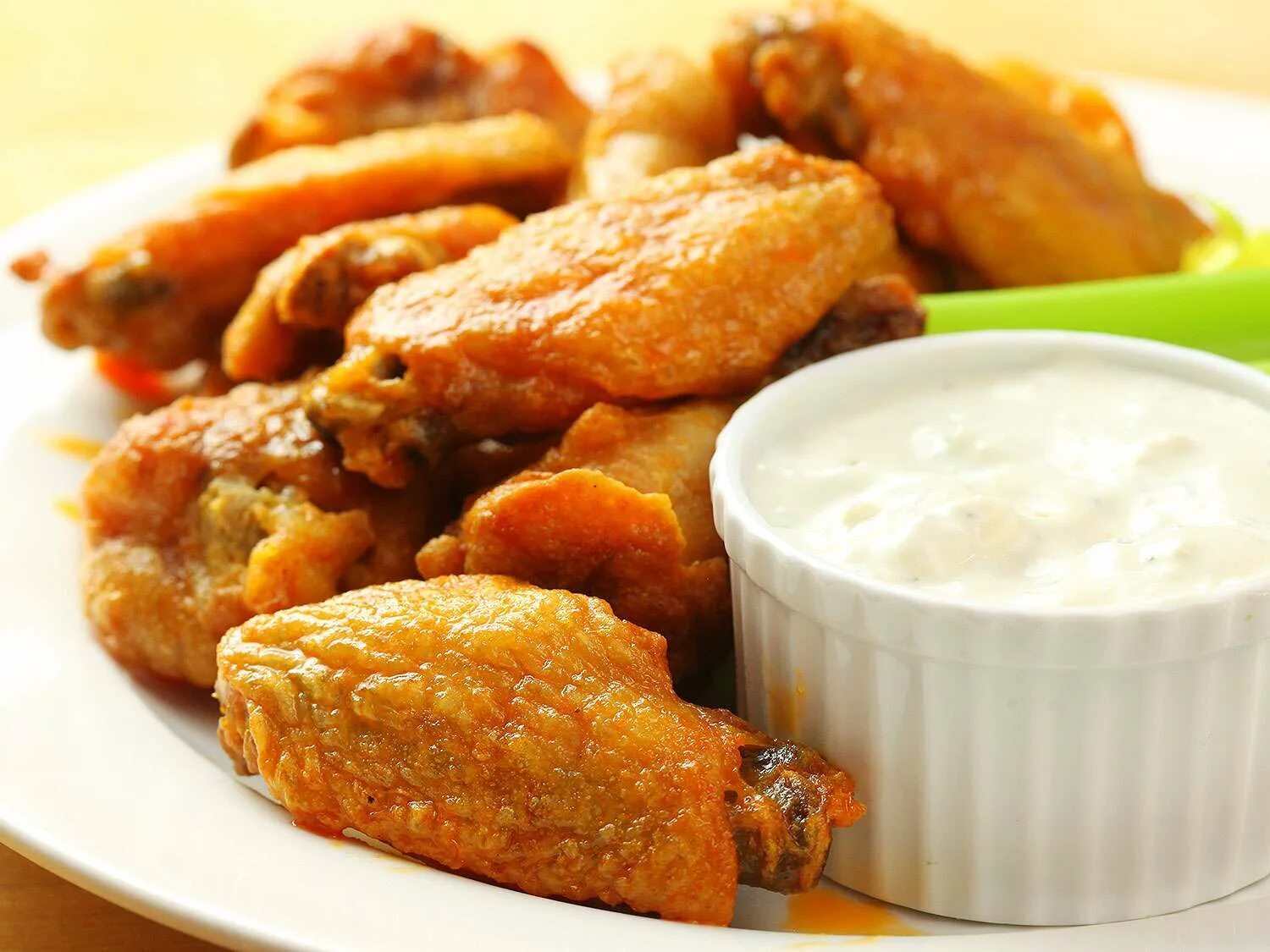 Как сделать хрустящие крылышки. Хрустящие крылышки. курица буффало. chicken wings fry. хрустящий цыпленок.