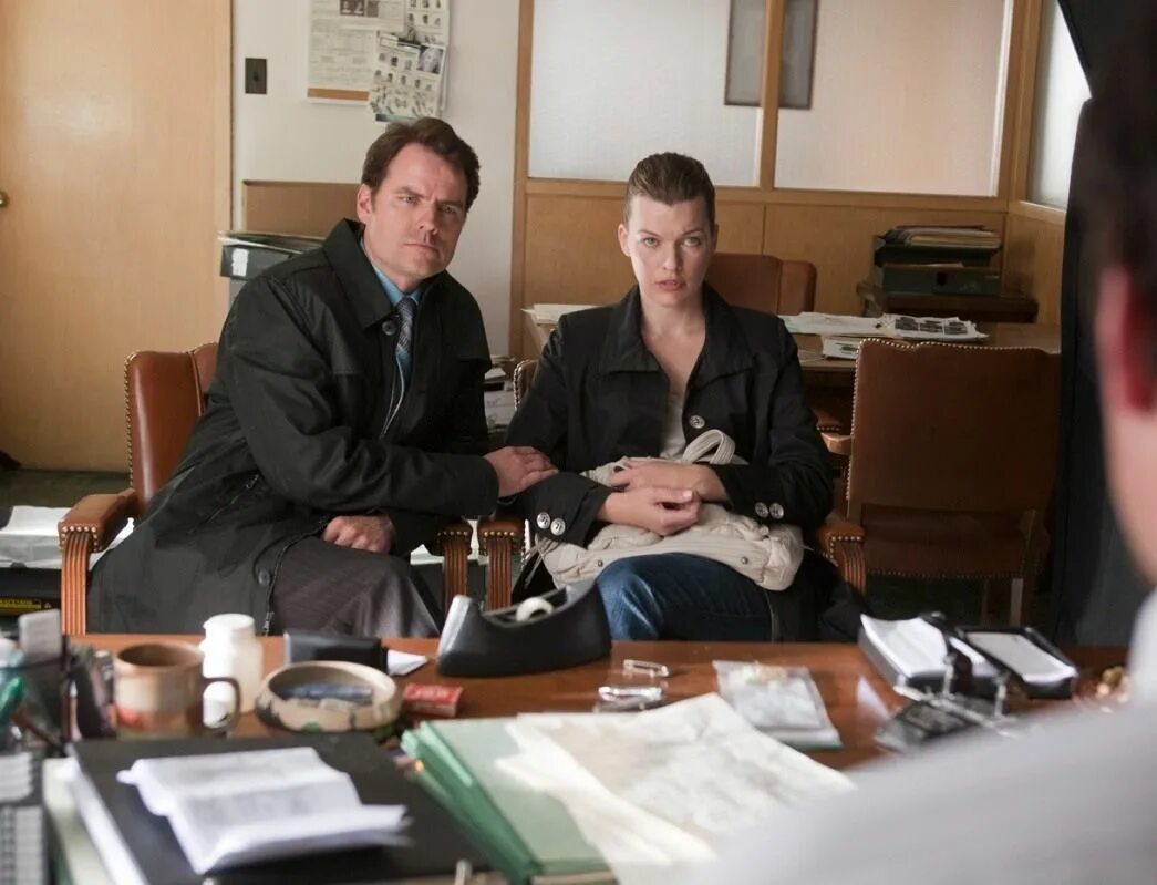 Милла йовович лицо. Лица в толпе фильм 2011. Лица в толпе фильм 2011. Faces in the crowd 2011. Лица в толпе 2011.