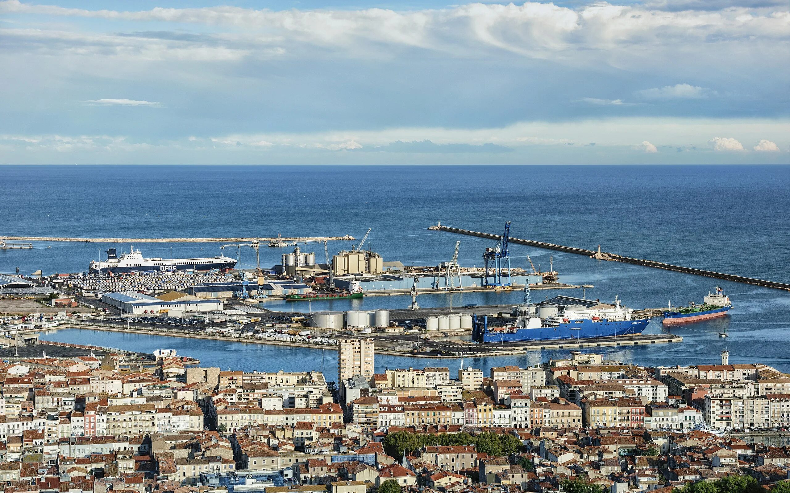 Порта де. Порт антиб. Итальянский городок генуя. Порта де. Морской порт барселоны.