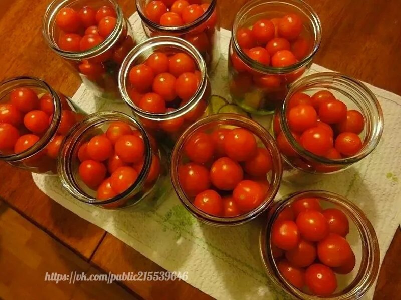 Как приготовить на зиму помидоры черри вкусно. Помидоры черри малосольные помидоры черри. помидорки черри закатки. помидорки черри на зиму. консервирование томатов черри.