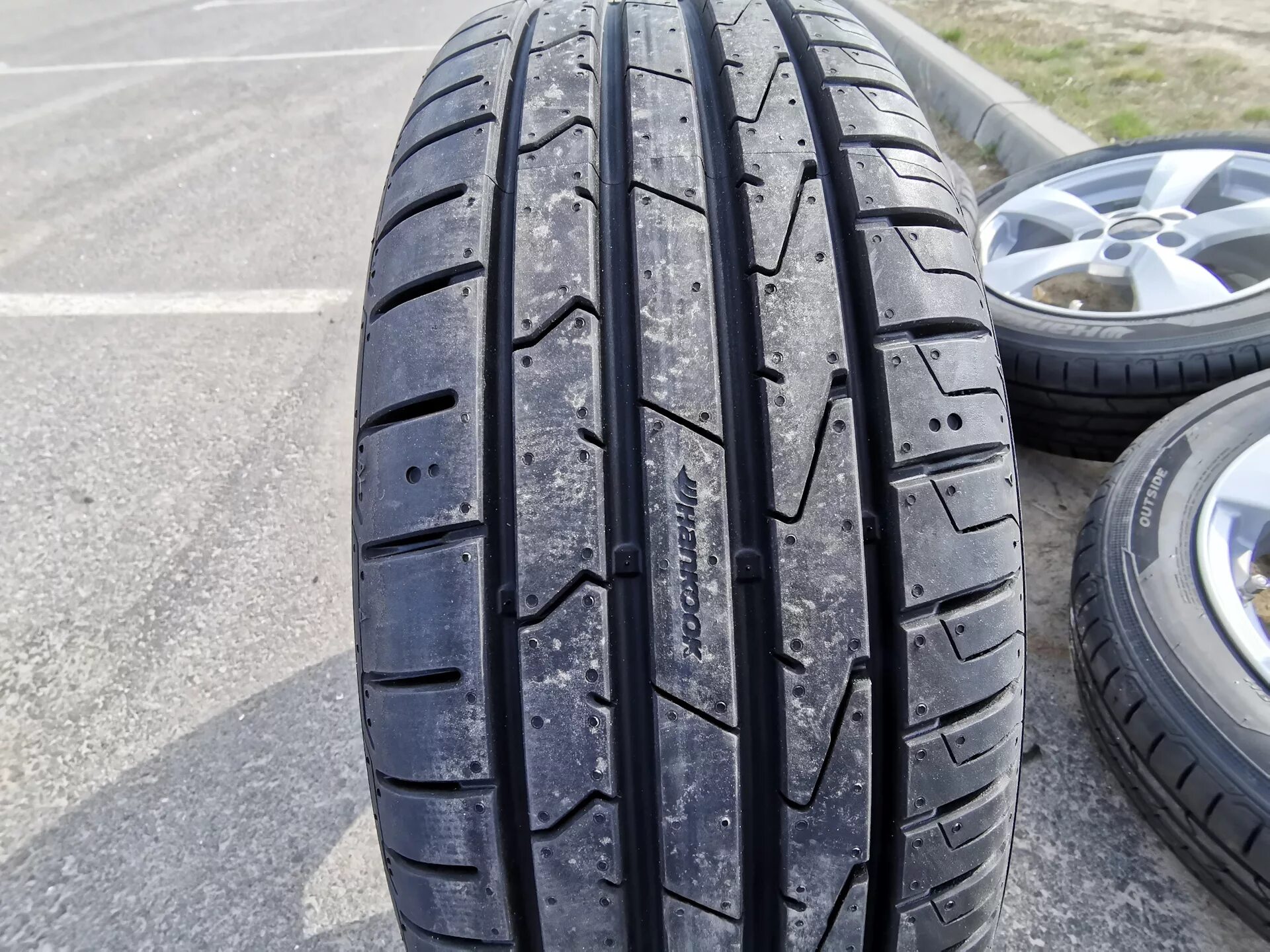 Купить резину вентус. Ventus Prime 3. Hankook Ventus Prime 3. Ханкук Вентус Прайм 3 185/65 r15. Hankook Ventus Prime 3 195/55 r15.