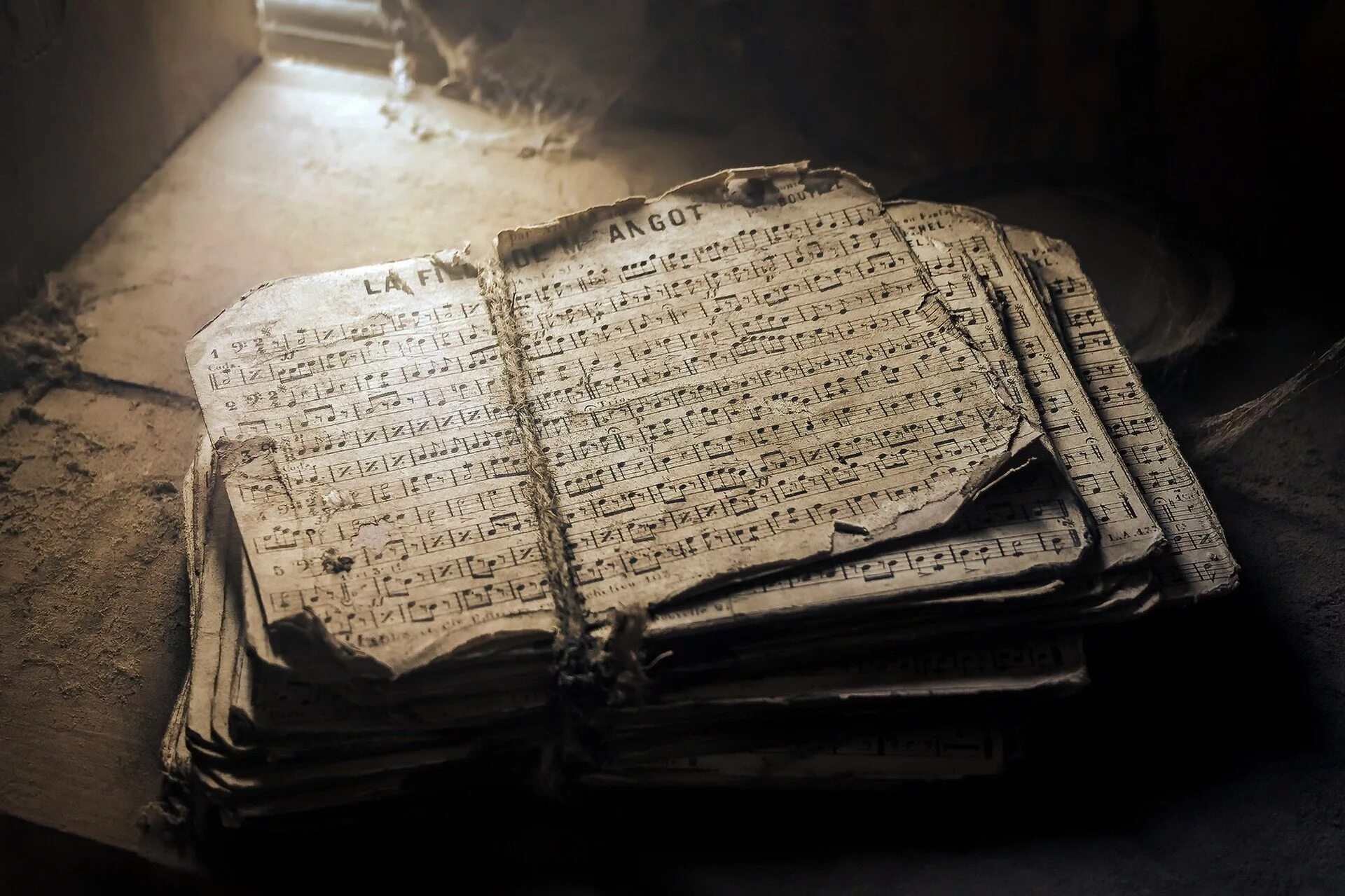 Старинная запись. Старинные нотные книги. Старая книга для записей. Старинная Нотная тетрадь. Рукописи на столе.