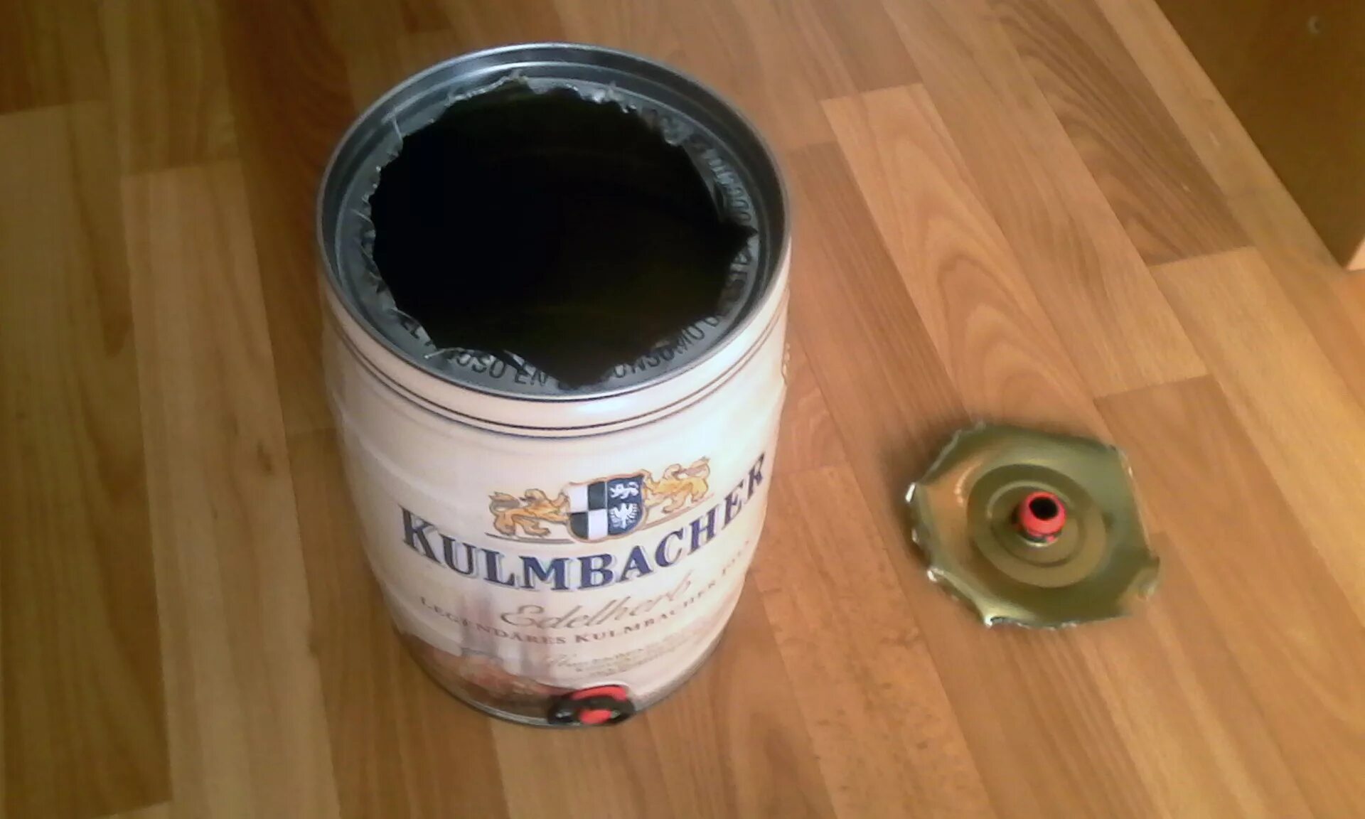 как открыть 5 литровый бочонок. мини кеги 5 литров. конкурс с банкой пива. бочонок пиво heineken премиум 5 литров. как открыть 5 литровый бочонок.