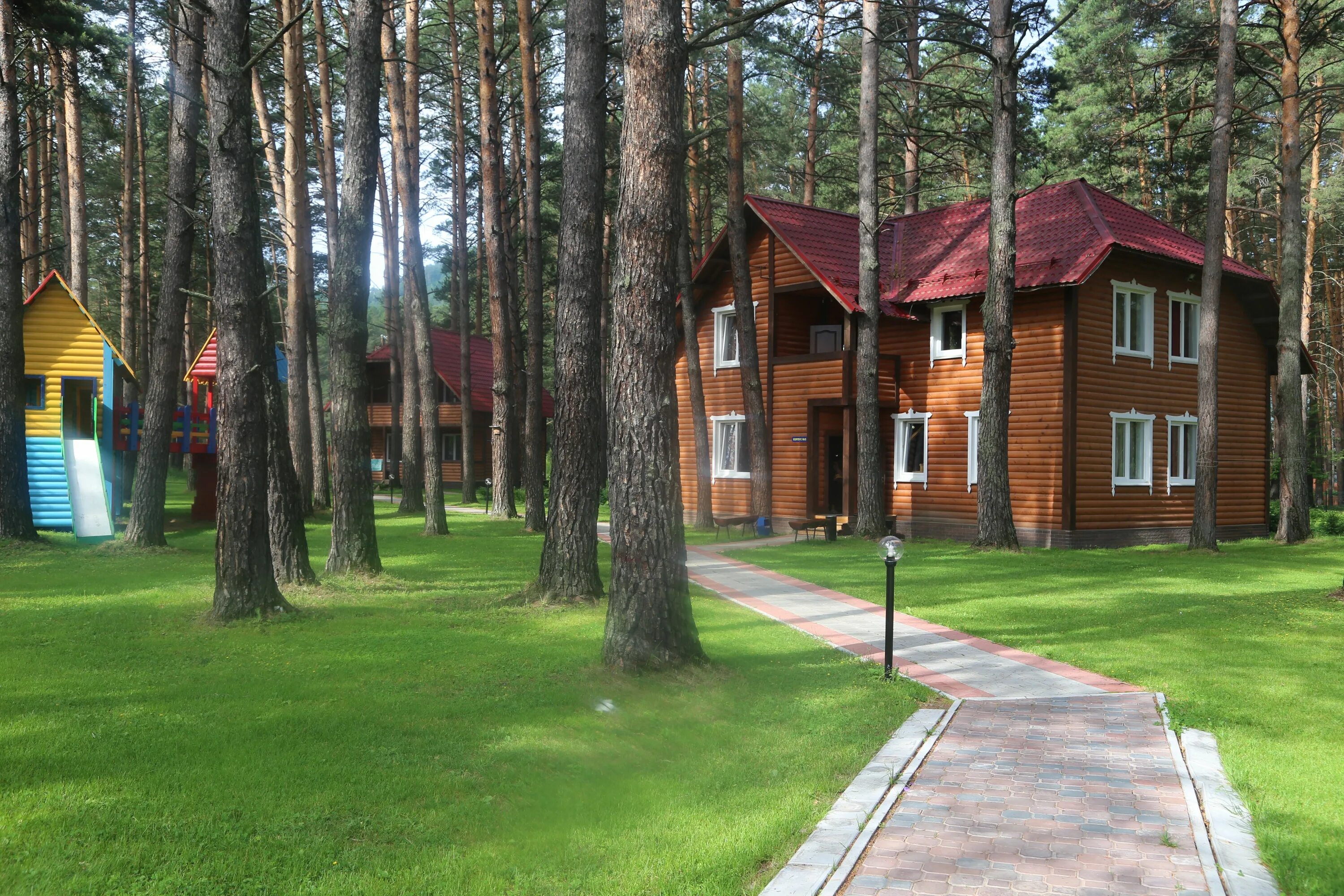Горный отель парк маржерокок. Отель Манжерок горный Алтай. Парк отель Манжерок. Турбаза Манжерок горный Алтай.
