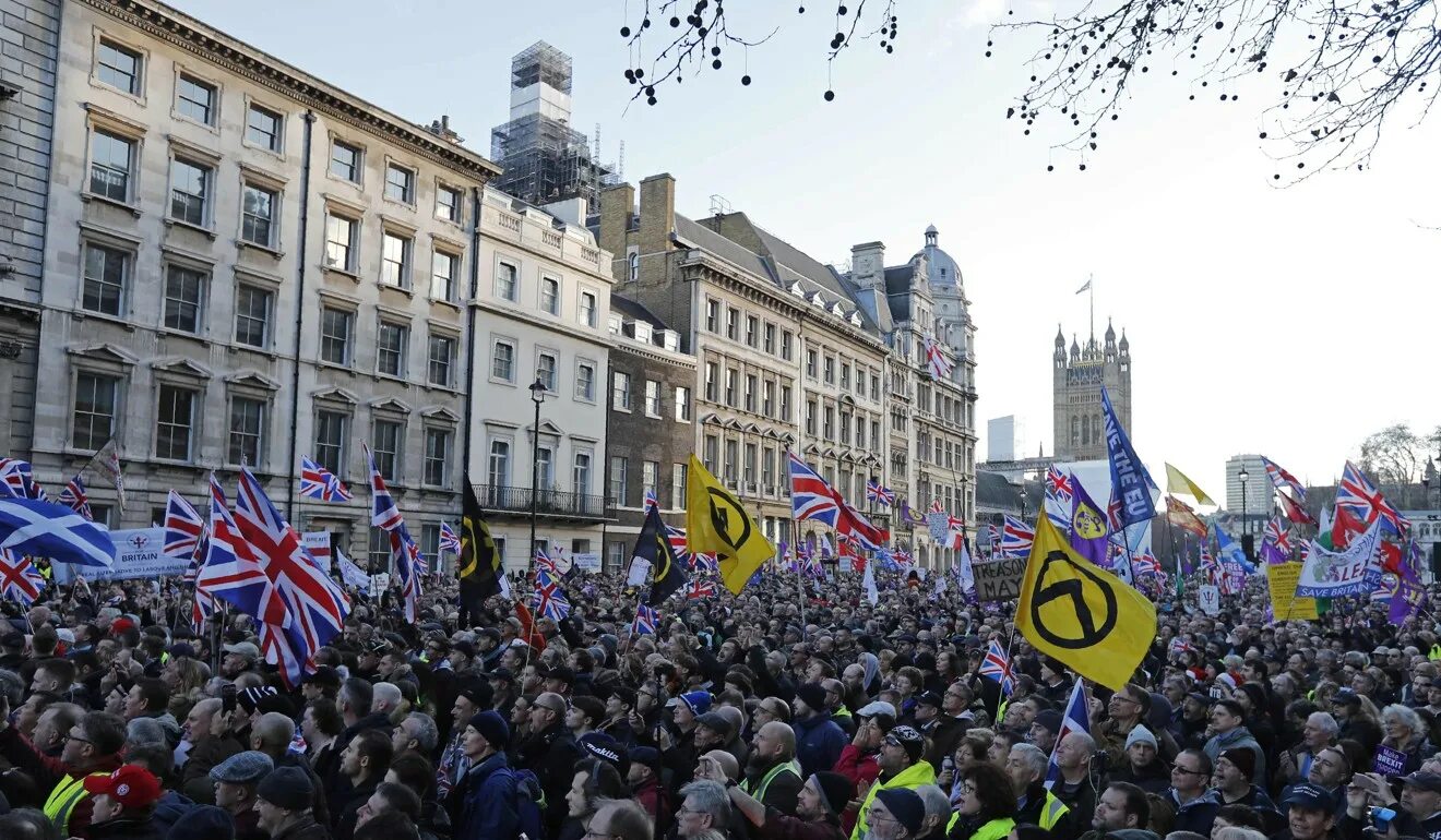 Britain out. Латвийские демонстрации. Митинг в Лондоне в поддержку Украины. UKIP (United Kingdom Independence Party). UKIP (United Kingdom Independence Party) ad.