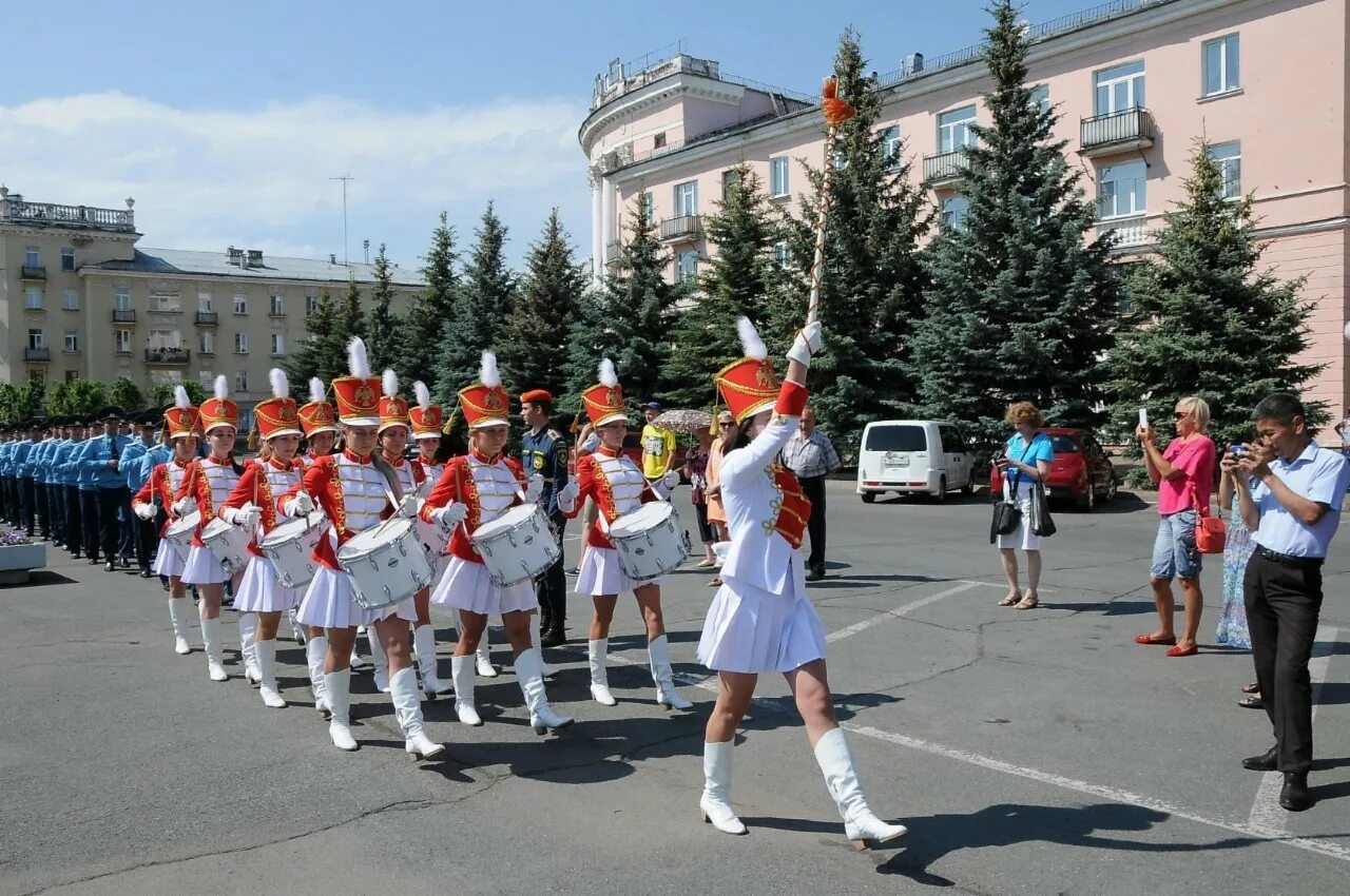 Сайт мчс железногорск красноярского. Академия МЧС Железногорск. Железногорск Красноярский край институт МЧС. Железногорск Красноярский край МЧС. Академия МЧС Железногорск барабанщицы.