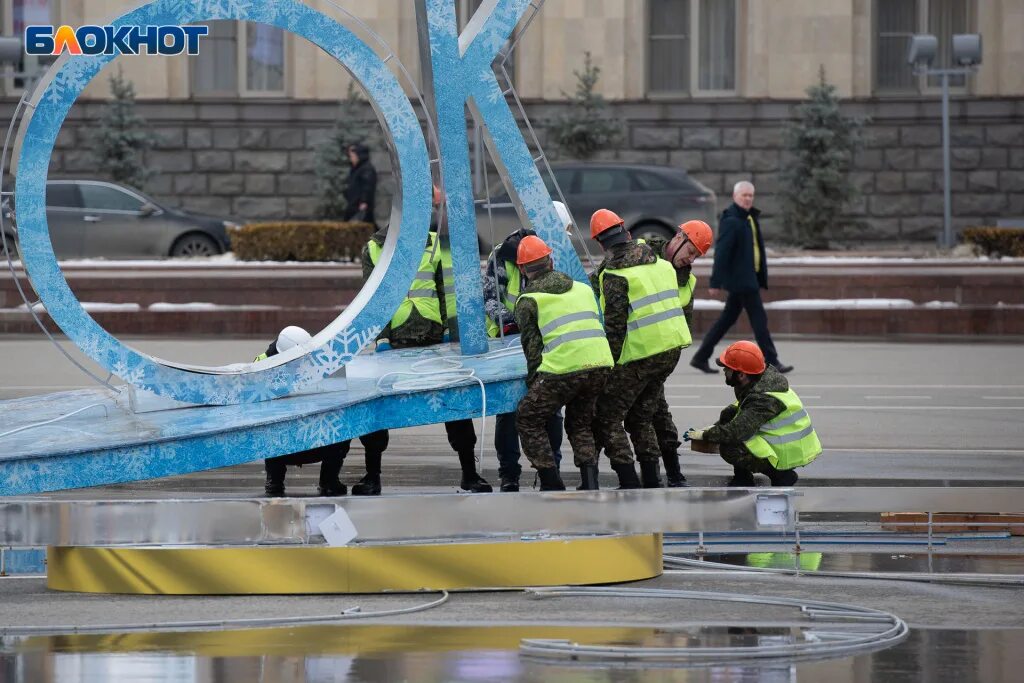 Каток ставрополь купить билеты. Каток Ставрополь площадь Ленина. Ставрополь площадь Ленина каток 2021. Ставрополь каток на площади Ленина 2923. Новый каток в Ставрополе 2022.