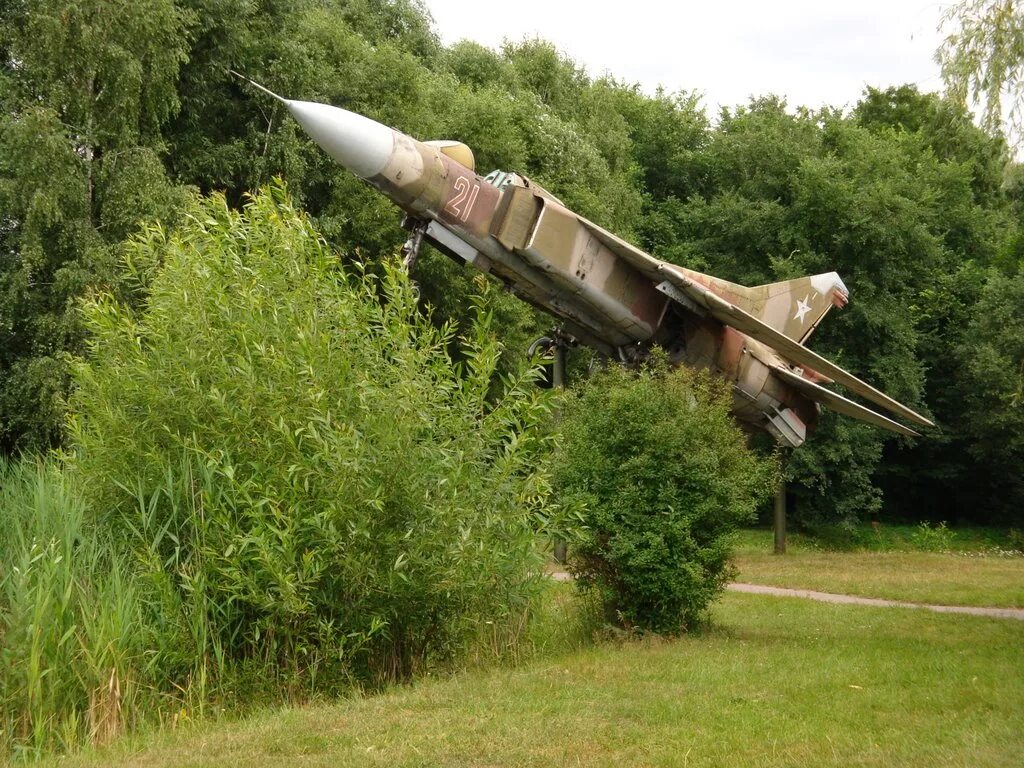Сновск. Сновск Щорс. Миг-23 Щорс. Г. Щорс Украина. Город Щорс Черниговская область музей.