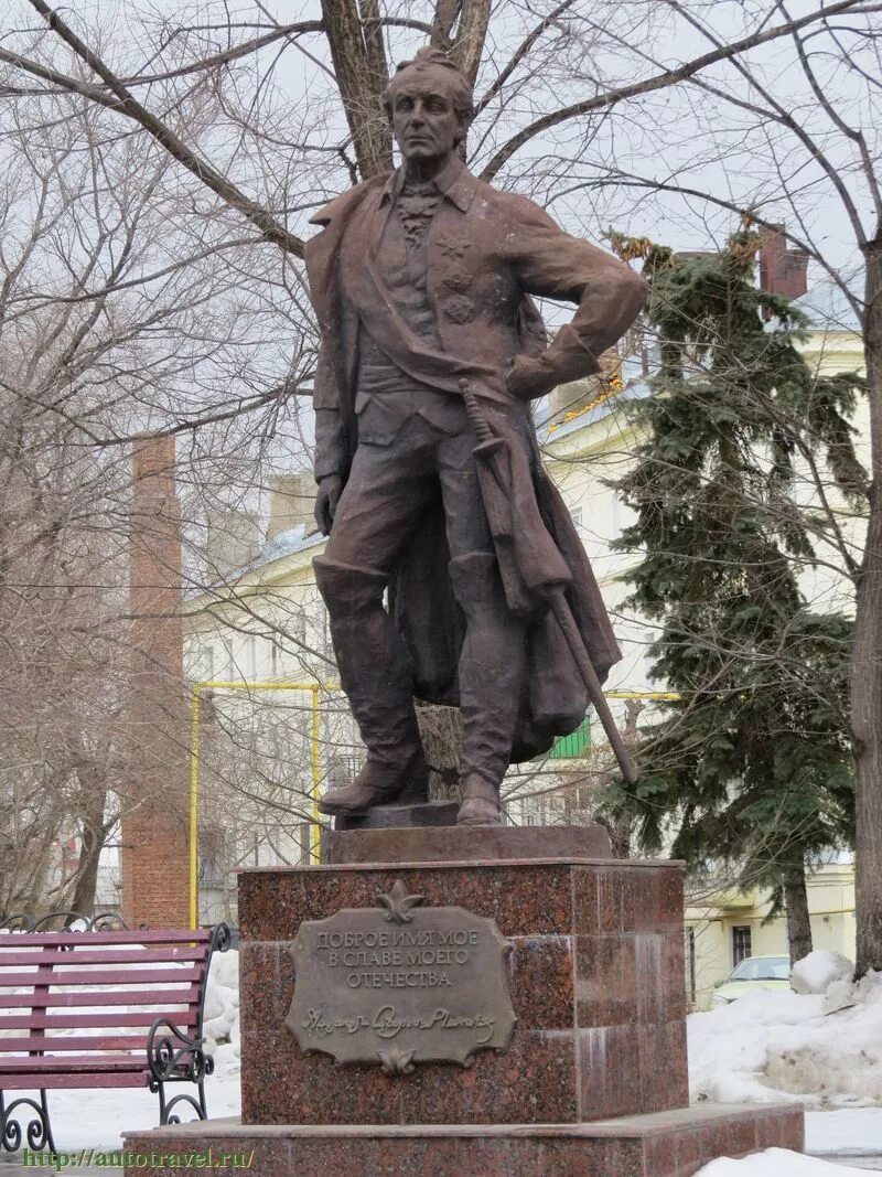 Суворов памятник Ульяновск. Памятник Суворову в Ульяновске. Обелиск Ульяновск памятники. Памятники ульяновска писателей