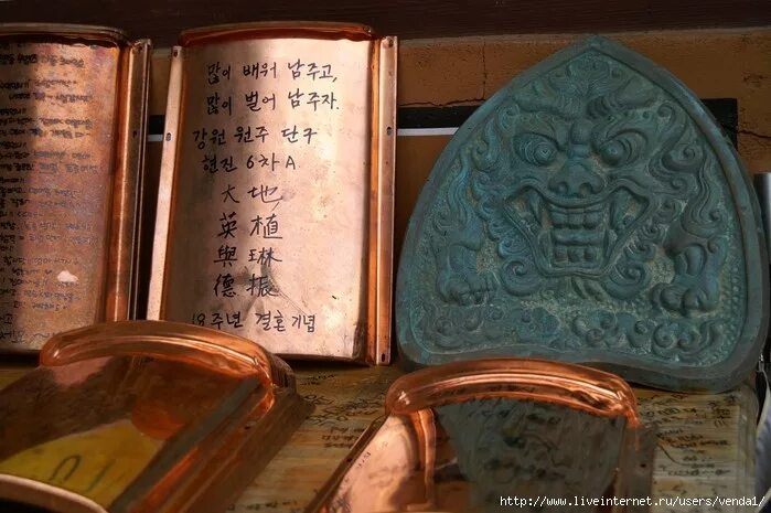 Как называется книга буддизма. Буддийские священные книги. буддийская книга чикчи. священные тексты буддизма. священное писание бутстоа.