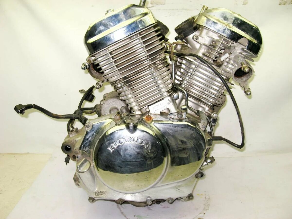 Двигатель honda cb250. Двигатель хонда 4 цилиндровый cb750. Honda vt750 двигатель. Хонда мотор 6 цилиндров. Двигатель хонда мотоцикл.