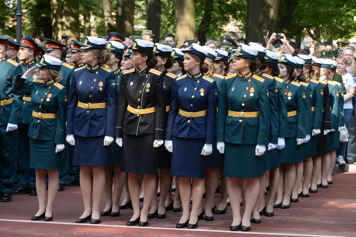 Военные врачи санкт петербург. Курсантки военно медицинской Академии СПБ. Выпуск офицеров ВМЕДА 2022. Курсант военно медицинской Академии им Кирова. Военная медицинская Академия имени Кирова Санкт-Петербург.