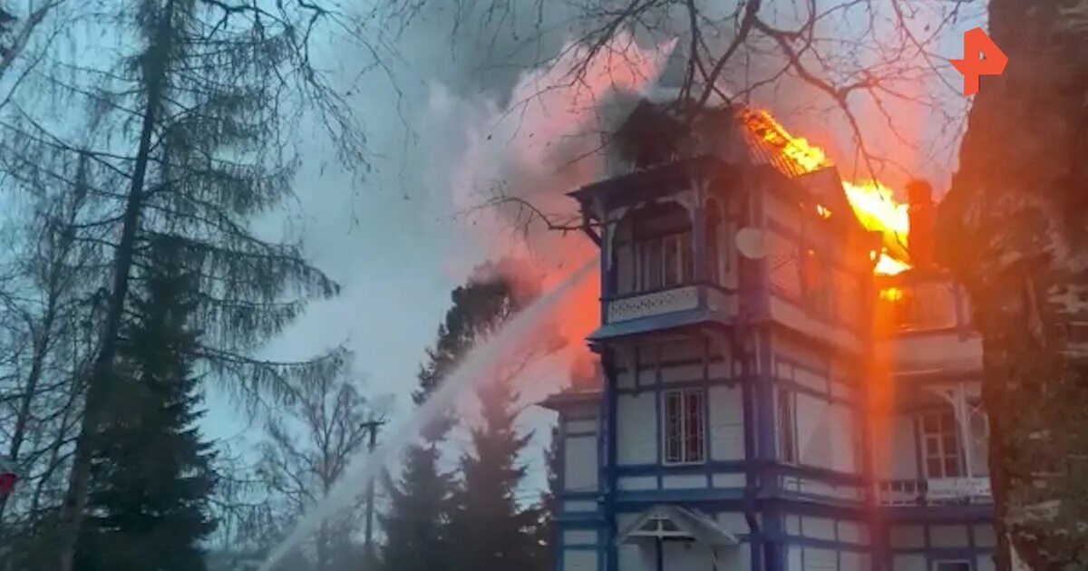 Пожар в волховском районе. Колчанова санаторий ленинградская. пушкино пансионат пожар. усадьбы шараповых-пименовых сгорела. санаторий колчаново 2025.