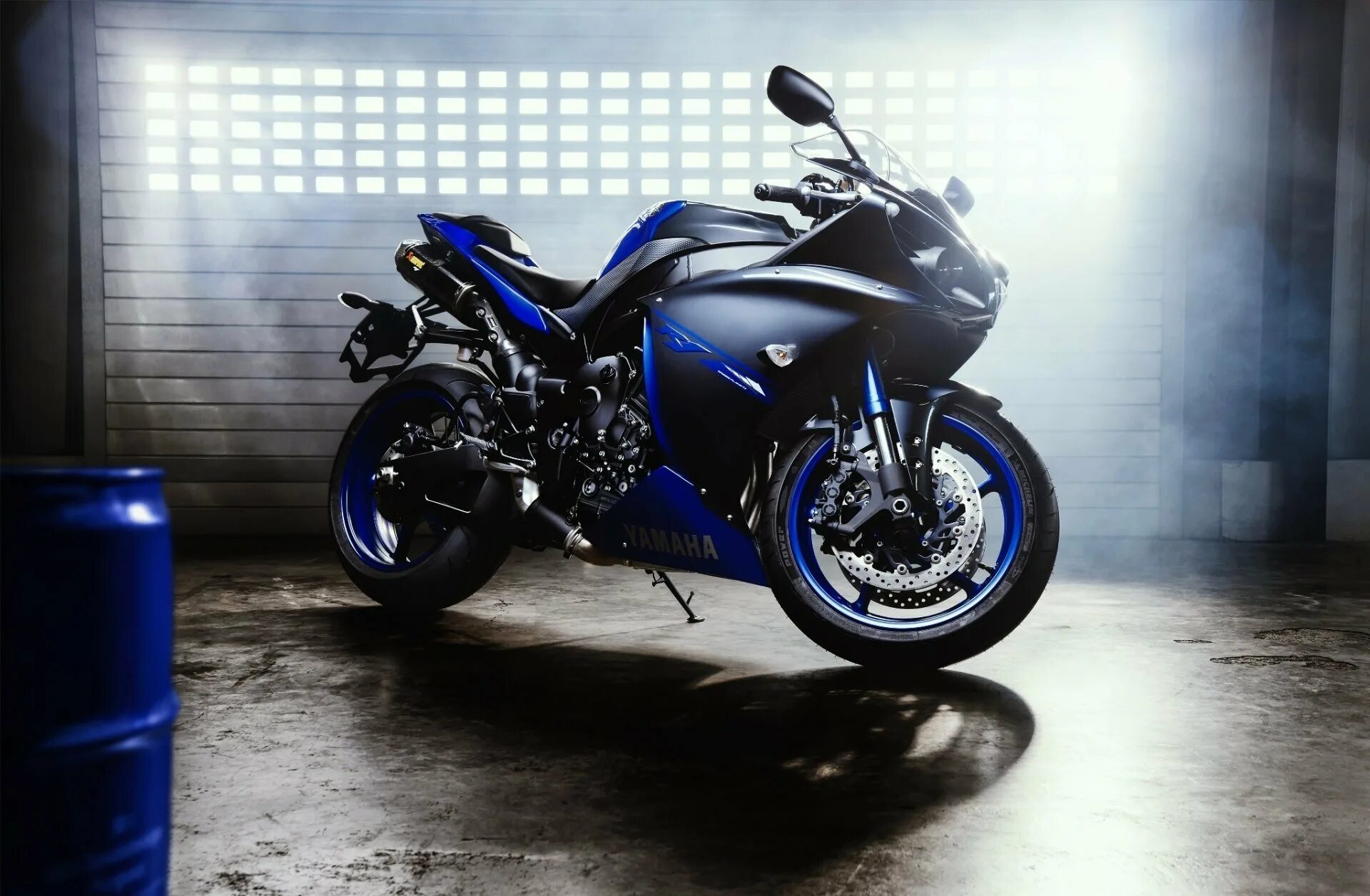 Включи байки синие. Yamaha YZF-r1. Yamaha YZF-r1 черный. Спортивный мото Ямаха r1 черно синий. Yamaha-YZF r1 1920 1200.