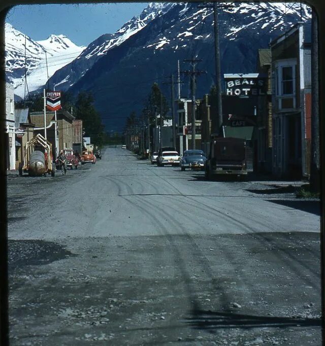 Улица аляски. Город Гарленд Аляска. Анкоридж Аляска пригород. Уиттиер город на Аляске. Аляска городок Уиттер.