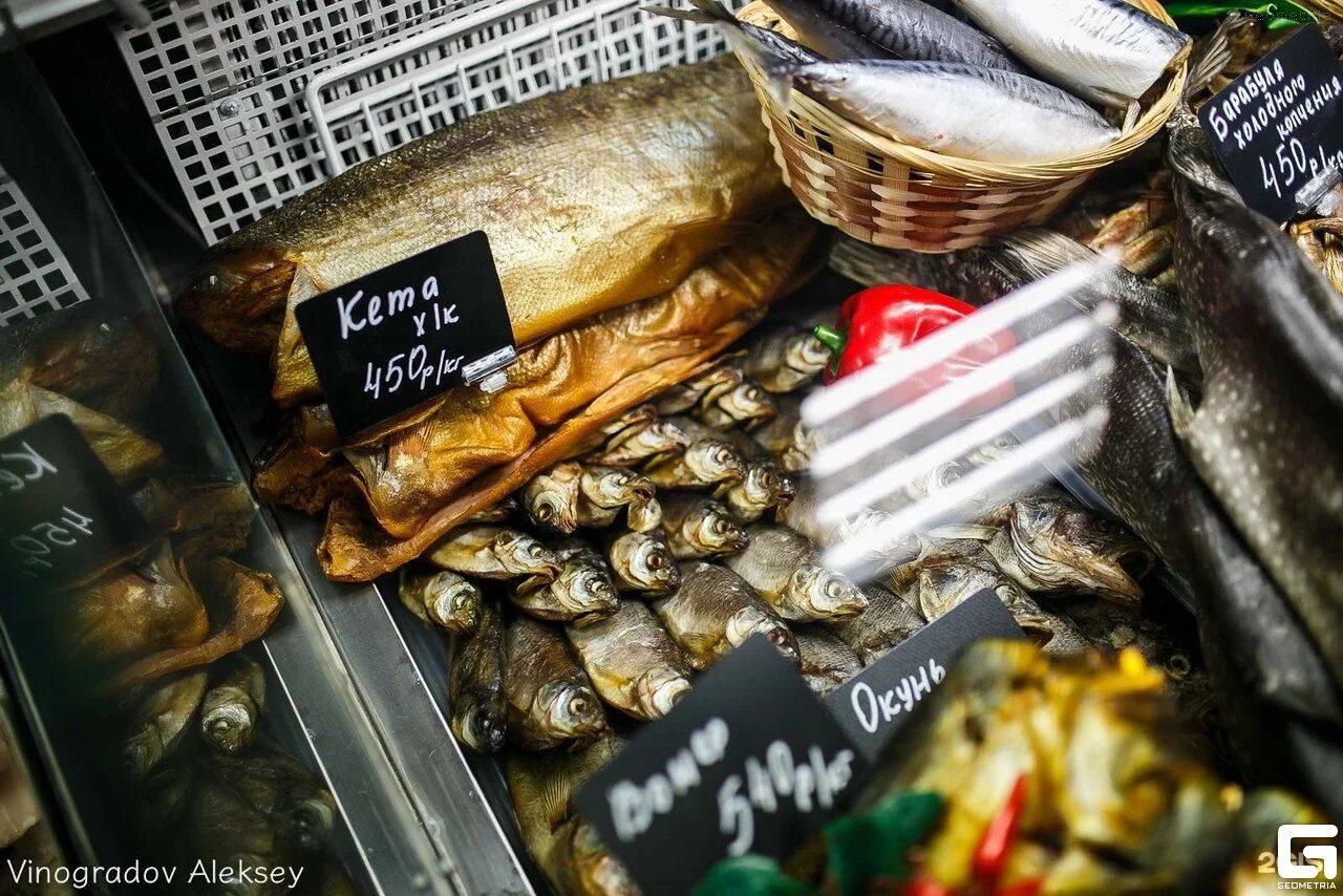 баннер для рыбного магазина. плато морепродуктов. плато морепродуктов доставка. плато морепродуктов и устриц с доставкой. красивая витрина с рыбой.