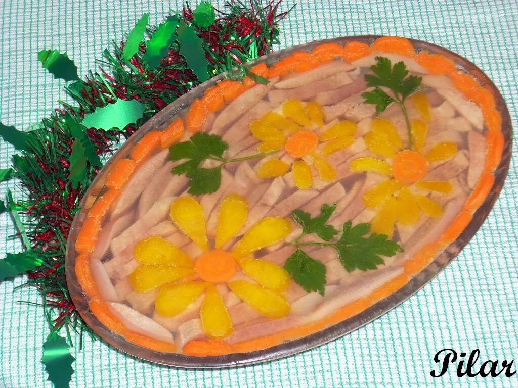 Как сделать заливное поле. Украшение из моркови для заливного. украшения для заливного из яиц и моркови. заливное из телятины. украшение для заливного языка из моркови.