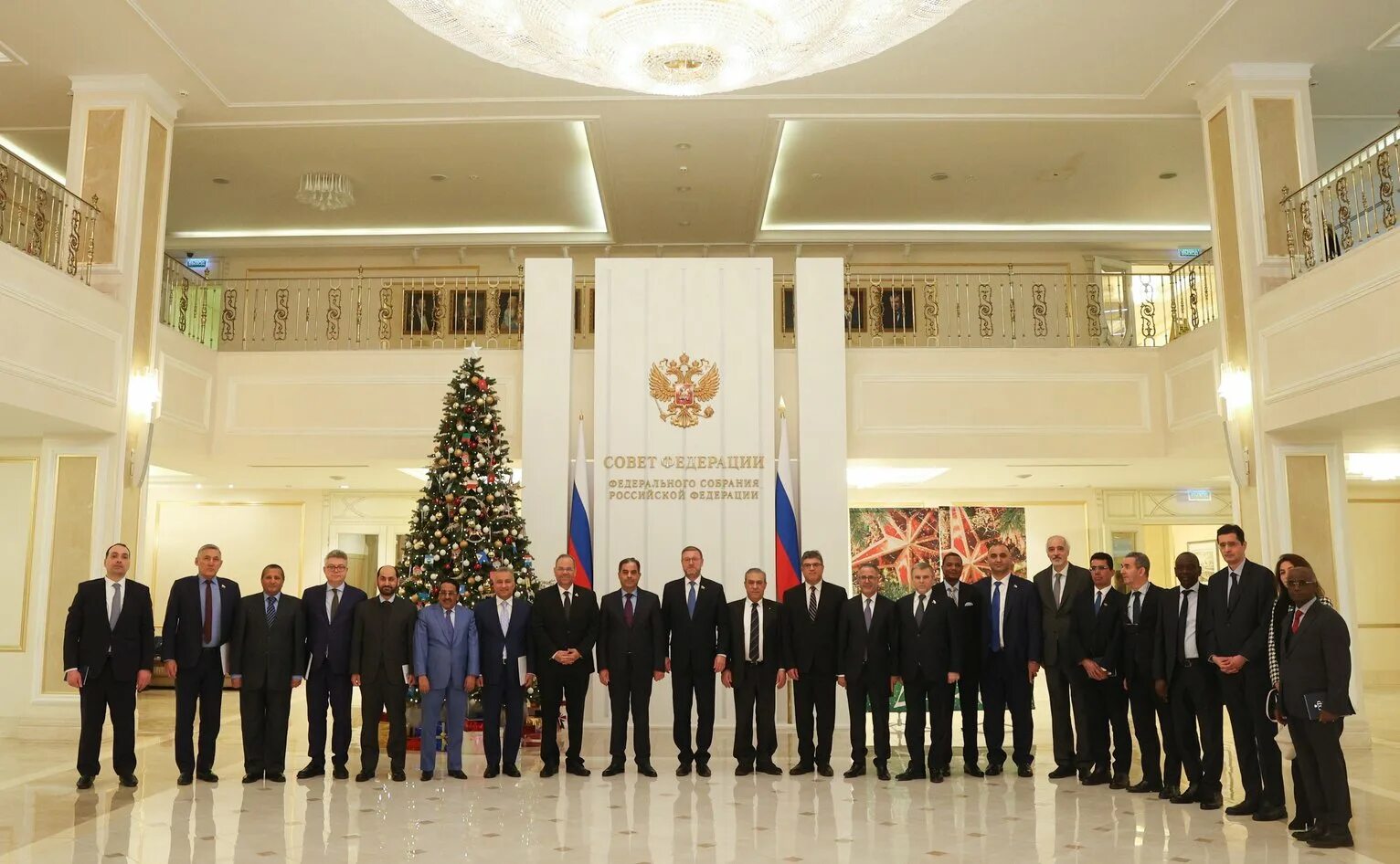 дипломатичных ведомств. дипломатические переговоры. дипломатичных ведомств. саммит g8 в стрельне. канадское дипломатическое ведомство по туризму.