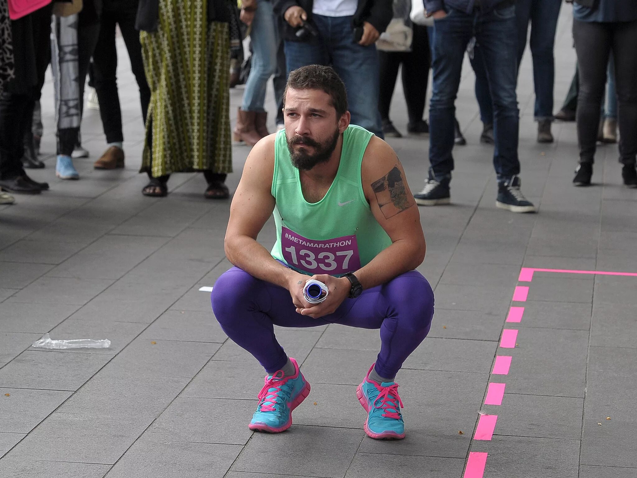 Shia saide labeouf arrested. Шайа лабаф сошёл с ума. Шайа лабаф бомж. Шайа лабаф сошёл с ума фильм. Шайа лабаф.