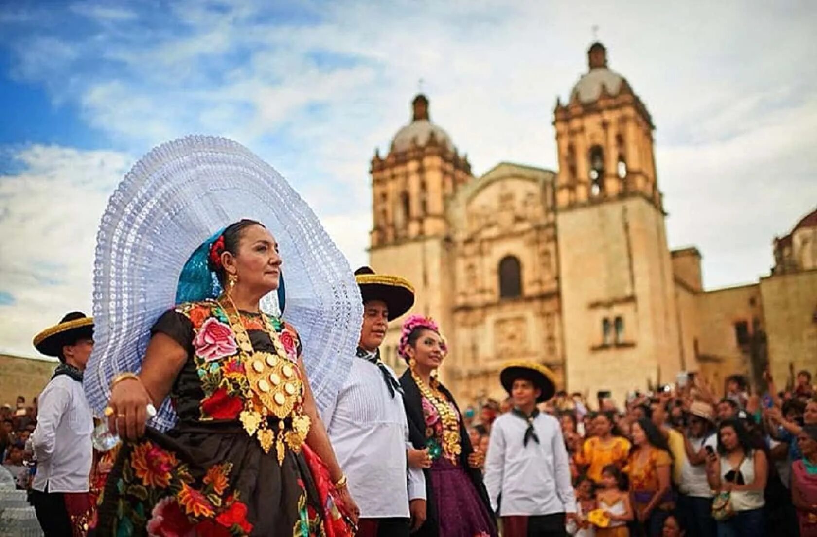 Особенности быта мексики. Oaxaca Мексика. Гелагеца в Мексике. Праздник Гелагеца в Мексике. Понедельник на Холме (Гелагеца) в Мексике.