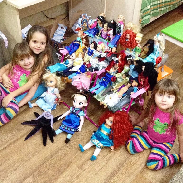 монстр хай куклы коллекции. детские куклы много. девочка и много кукол. где много много кукол. где много много кукол.