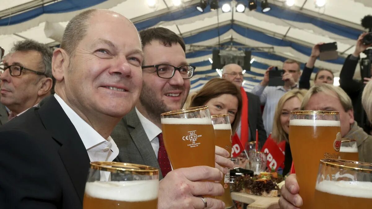 Агенты нквд. Анекдот про кота и горчицу. Заходят немец русский в бар. Анекдоты про китайцев и русских. Анекдоты про русских.