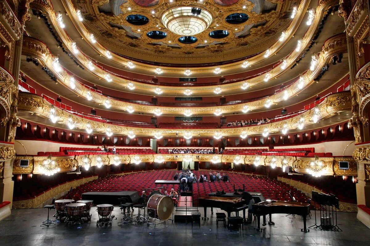 Teatro gran. Большой театр лисеу в барселоне. Национальный театр гавана. «гран театр лисео» в барселоне. Куба театр.