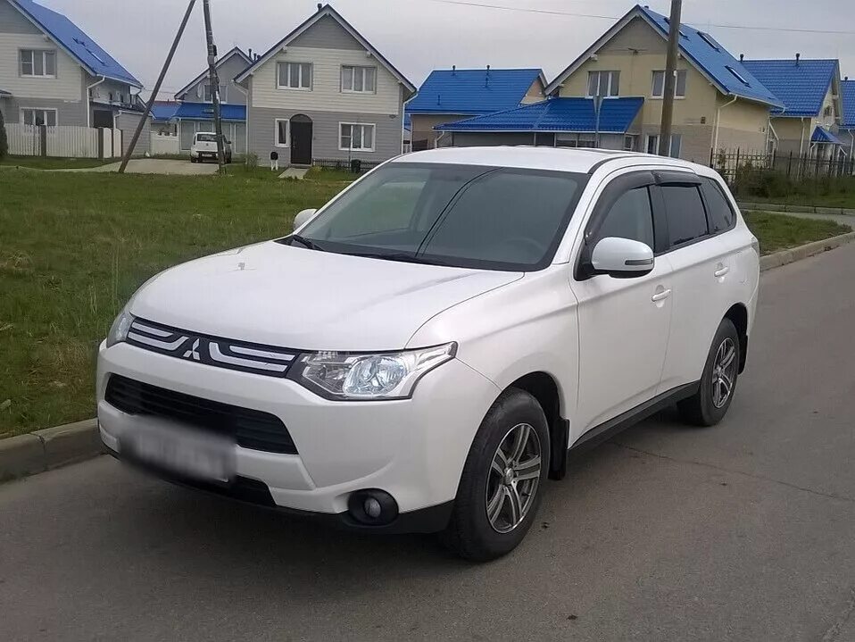 Mitsubishi outlander авито. Аутлендер 3 2.0. Mitsubishi / Outlander III / 2.0 CVT ru. Митсубиси Аутлендер 3 2.0 4wd. Mitsubishi Outlander за 3000000.