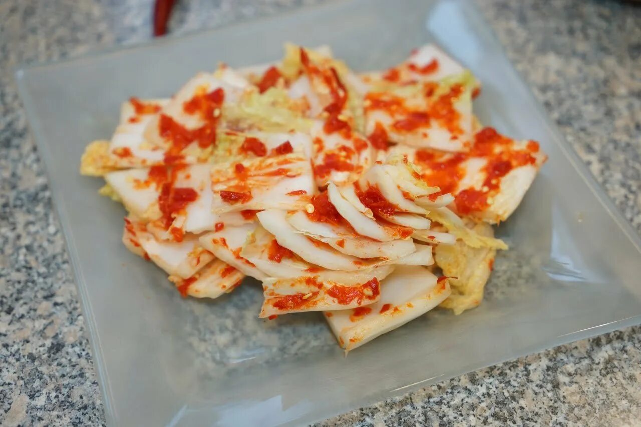 Рецепт кимчи из белокочанной капусты быстрая. Корейская капуста чимча. кимчи (острая корейская капуста). белокочанная капуста кимчи. капуста белокачаннаякимчи.