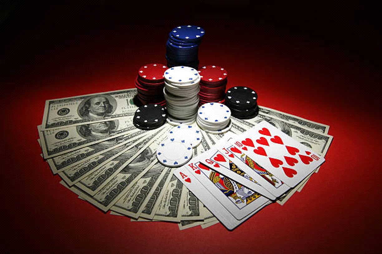 Флеш рояль в покере. Казино фишки деньги. Казино флеш рояль. Карты деньги Покер. Покер ру на деньги