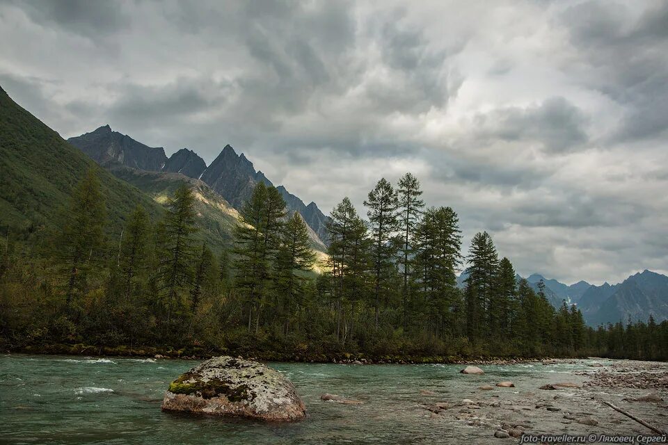 Байкал красноярск сайт. Кодар. Горы Кодар Красноярский край. Хребет Кодар сообщение.