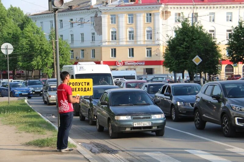 Водитель троллейбуса. Мчс казахстана. Вежливый кондуктор йошкар ола. Вакансии водителей в йошкар оле. Работники транспорта.