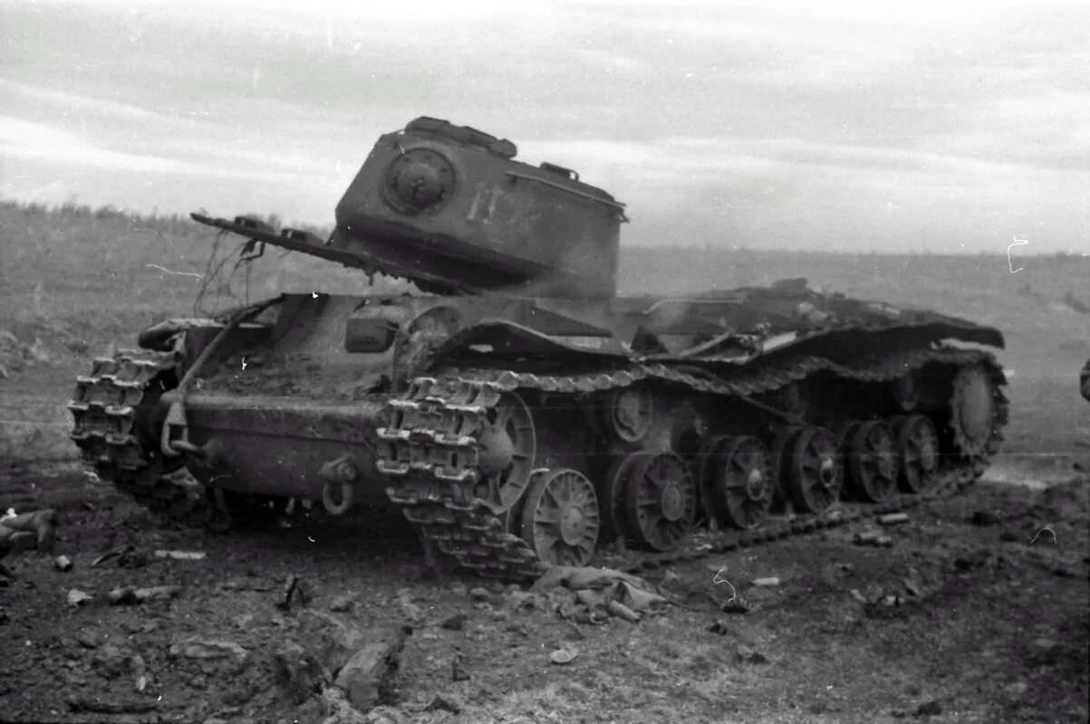 Кв-1 экранированный. Танк кв-1. Танк кв-1 1941. Тяжелый танк кв-1с. Кв-1 с экранами.