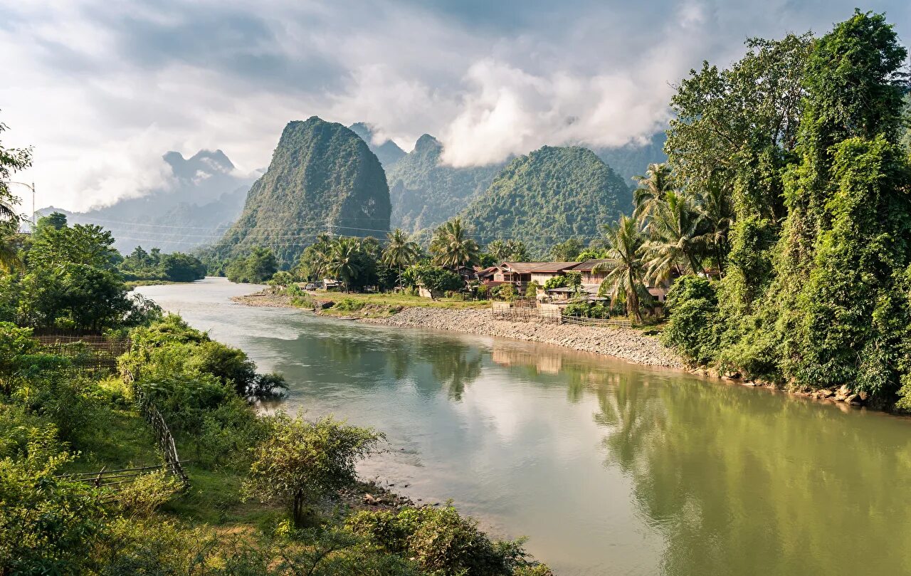Восточная азия китай. Юго-Восточная Азия Лаос. Лаос горы Луангпхабанг. Река Меконг Таиланд. Лаос тэнкэсе.
