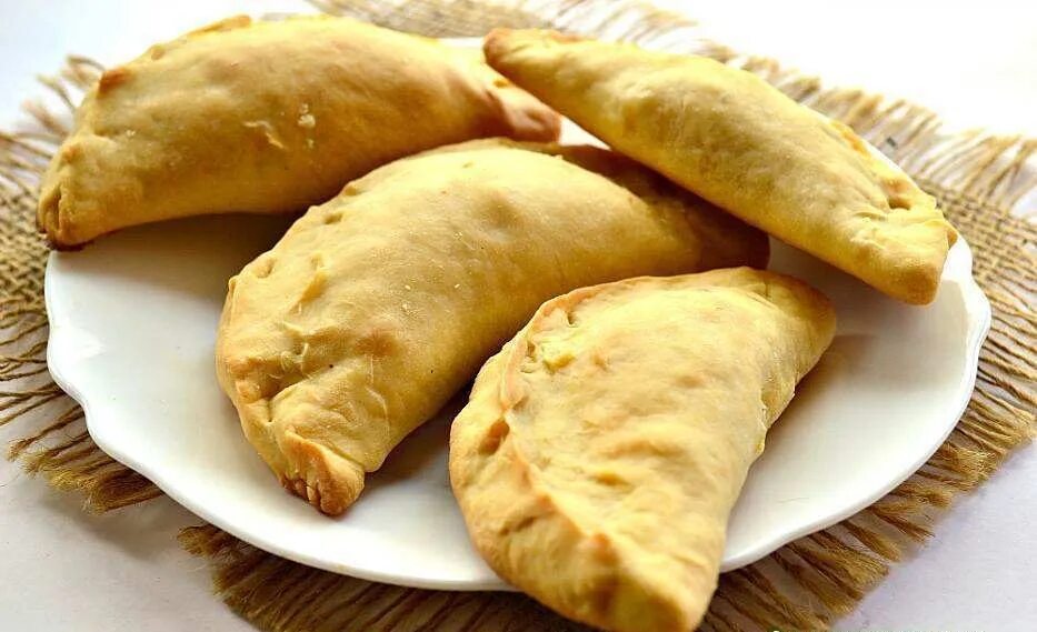 Пироги с картошкой пресное тесто. Бэрэнгэ тэкэсэ. кокрок. татарские букены с картошкой. татарские пирожки с картошкой.
