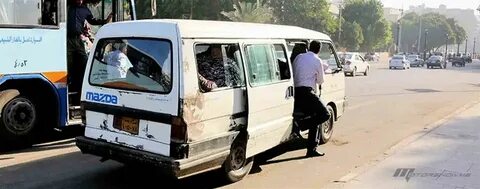 سيدة تقفز من السيارة لهذا السبب 