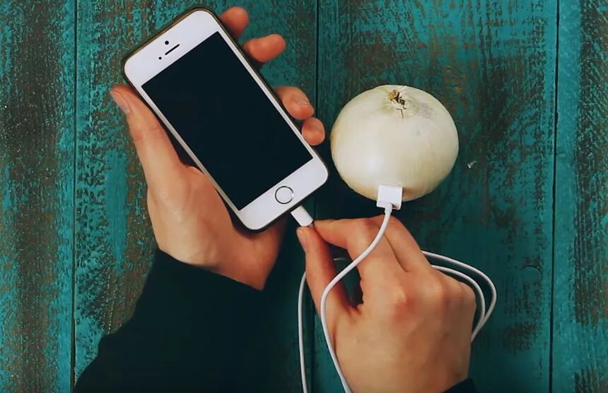 Зарядить способ. Зарядка для смартфона. зарядить телефон. зарядка смартфона без смартфона. зарядка для телефона без электричества.