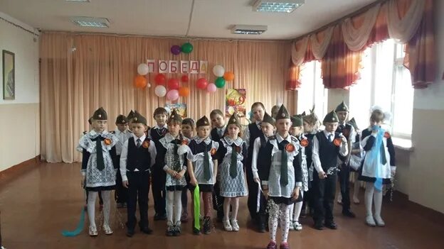 Белогорск амурской школа 10. 2 школа город свободный амурская область. Школа 10 белогорск амурская область. Белогорск амурской школа 10. Стадион школа 10 белогорск.