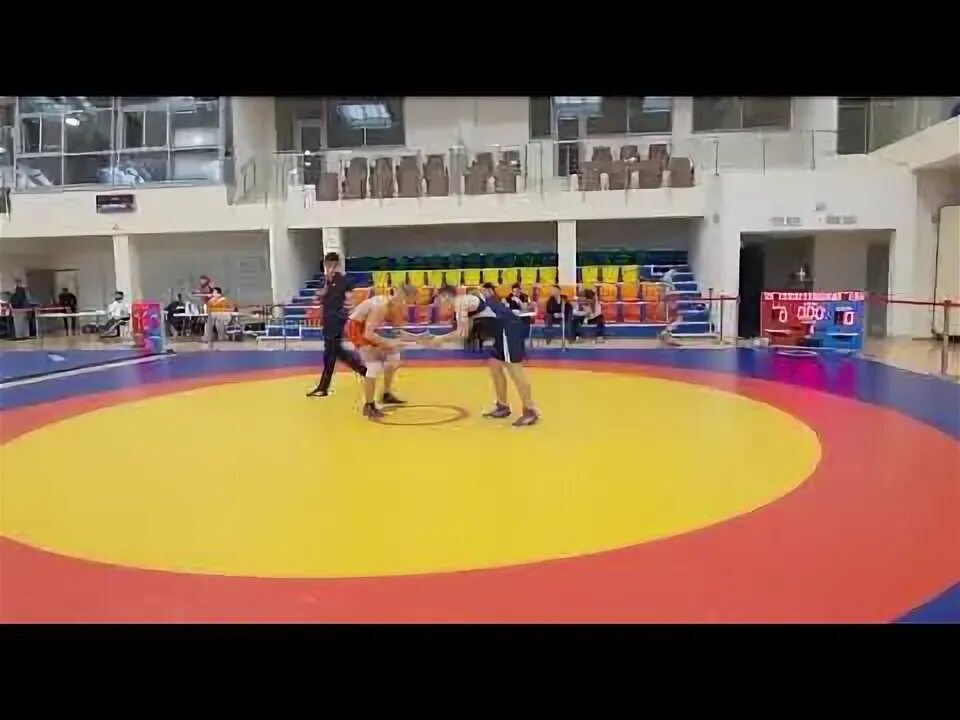 Зал борьба на турнире. Греко-римская борьба ногинск спортивный зал. Тренер по вольной борьбе мытищи. Центр единоборств мытищи силикатная. Борьба мытищи.