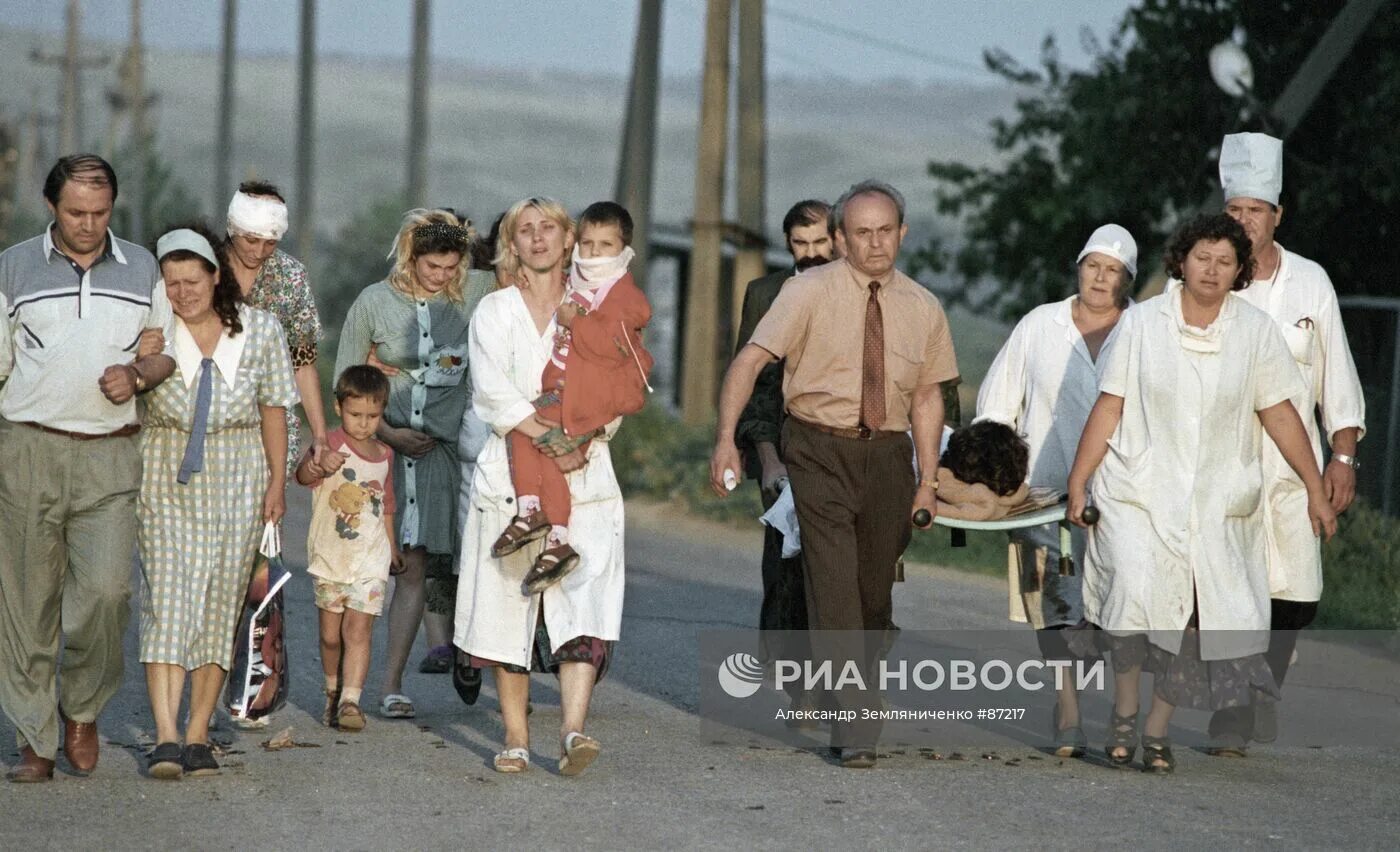 14 июня 1995 года – буденновск, захват больницы. Захват заложников в буденновске 1995. 5 июня 1995. 5 июня 1995. Буденновск 14 июня 1995 года.