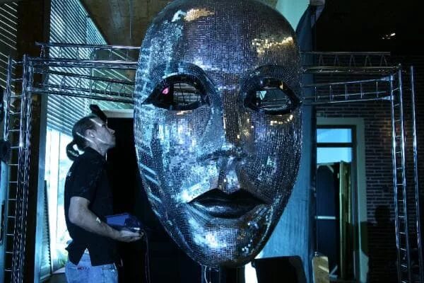 элиан тарс в зеркальной маске