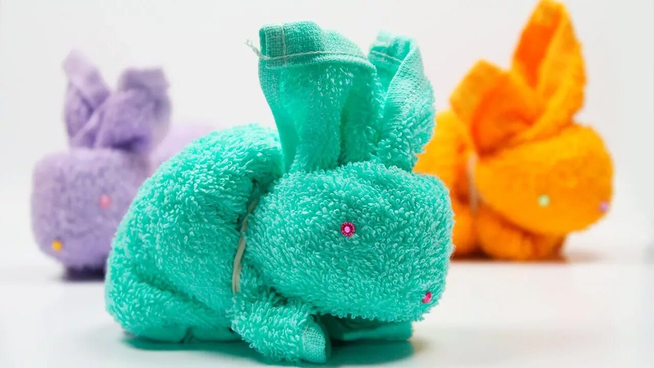 Как сделать из полотенца. Фигурки из полотенец. игрушки из полотенца. заяц из полотенца. игрушки из махровых полотенец.