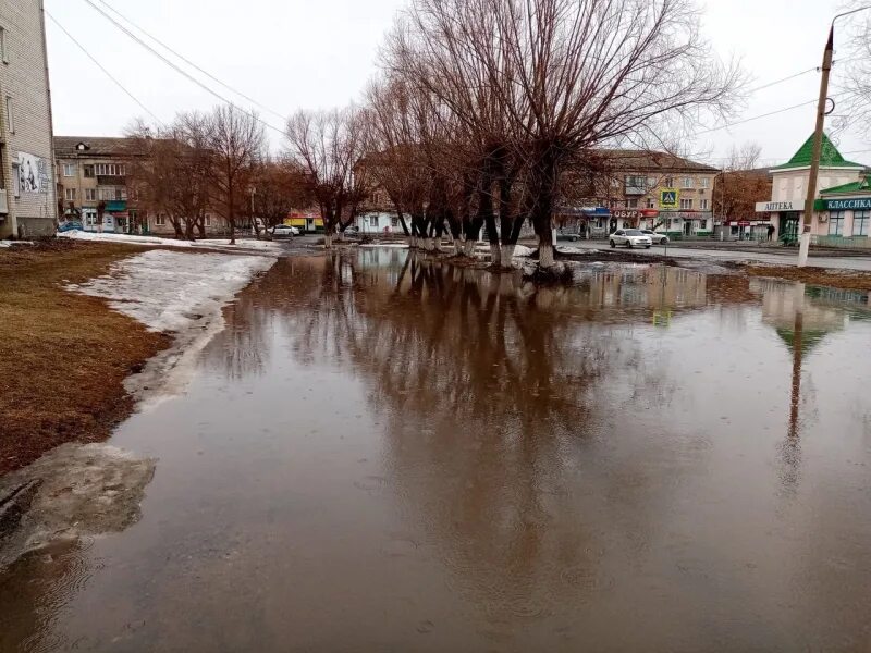 Паводок в челябинской области на сегодня. Лужи в городе. Паводок. Наводнение в Челябинской области.