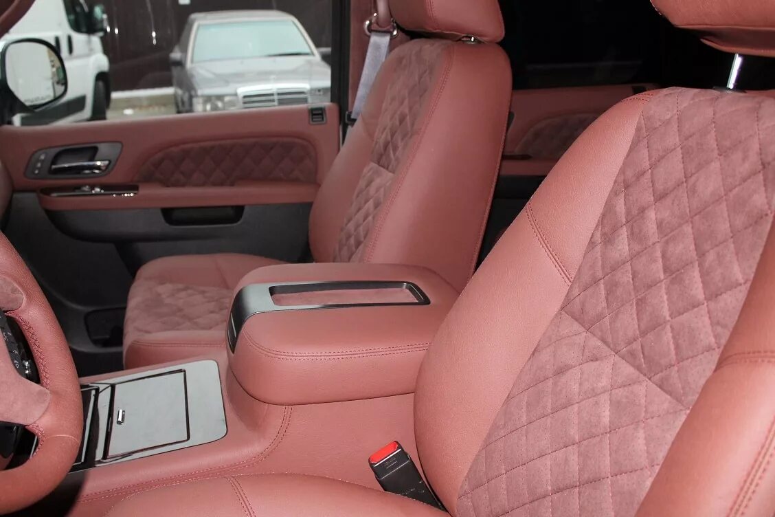 Перешив салона range rover. Кожаный салон автомобиля из натуральной кожи. Bmw e34 салон кожа. Пошив салона автомобиля. Обивка салона велюр.
