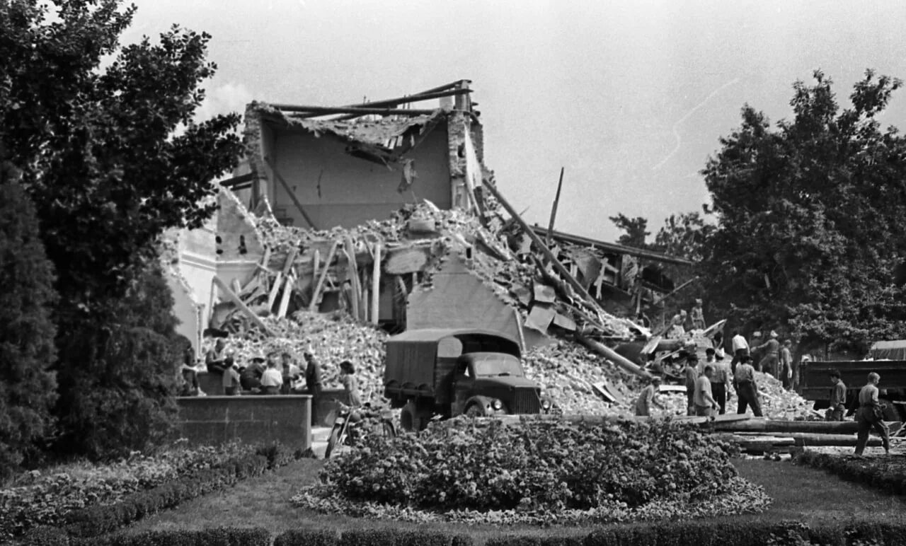 Землетрясение 1966 года в ташкенте. Землетрясение в ташкенте сегодня. Землетрясение в узбекистане 1966. Ташкент 1966 год. Землетрясение в ташкенте в 1966.