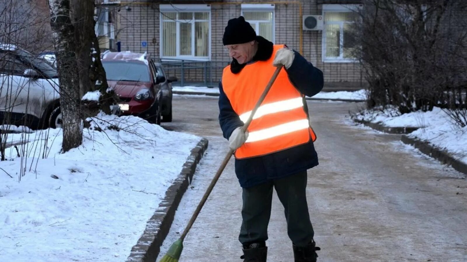 Хороший работа дворником