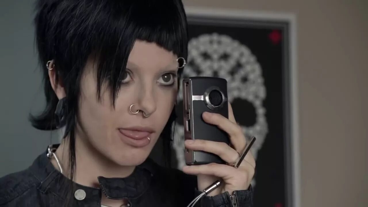 Тату для девушек. Девушка с татуировкой дракона 2011 руни мара. Девушка с татуировкой дракона 2009. Ночь с девушкой с татуировкой дракона. Руни мара девушка с татуировкой дракона.