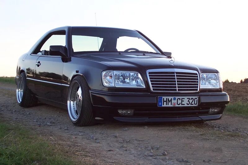 Купить мерседес 124 в беларуси. Mercedes w124 Coupe. Волчок Мерседес w124. Мерседес е 124 купе. Mercedes w124 купе.