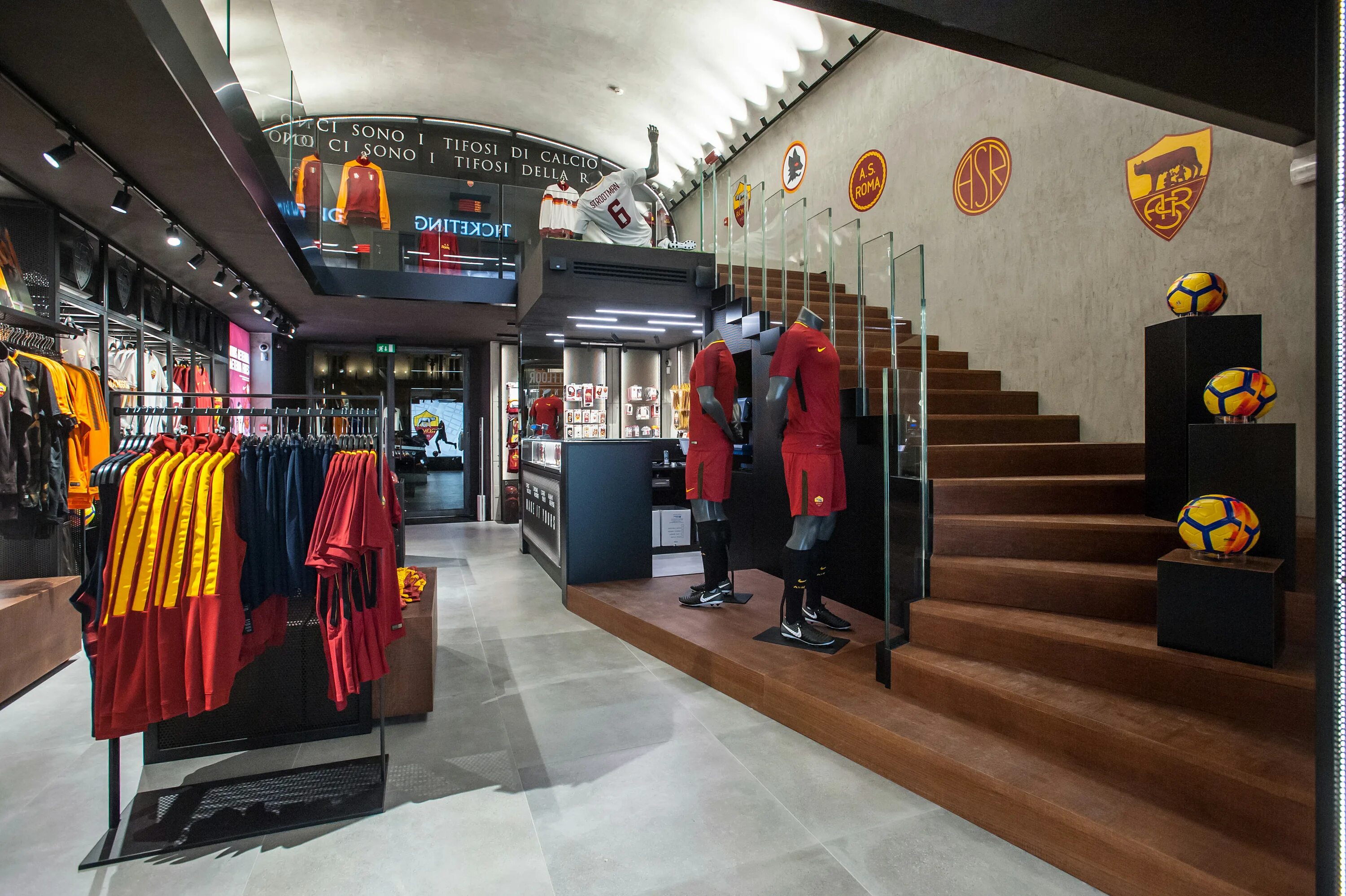 Boutique club. Клубный магазин. FC ROMA Store. Магазин Club. Atributika&Club магазин.