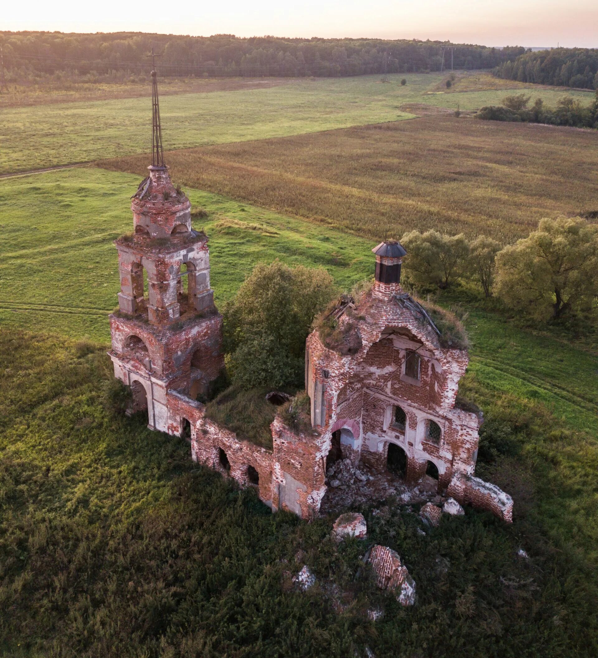 Муратовские берега. Тверская область заброшенный храм 1784. Заброшенный храм в Куркино. Храмы Орловской области. Разрушенные храмы Липецкой области.